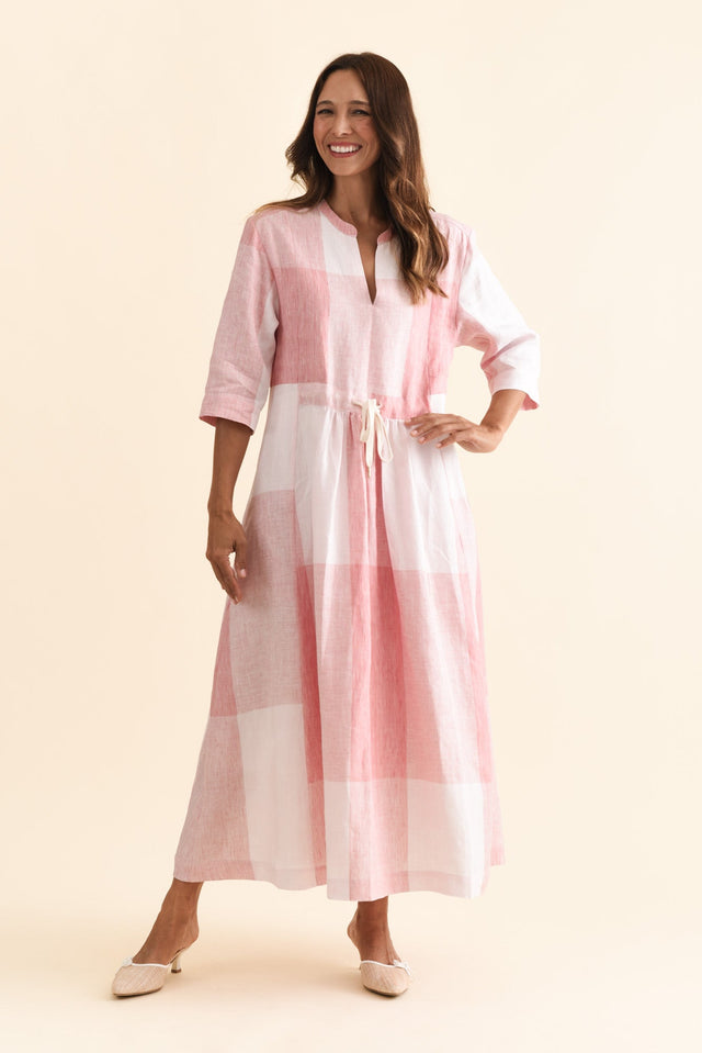 alt text|model:Cara image 3