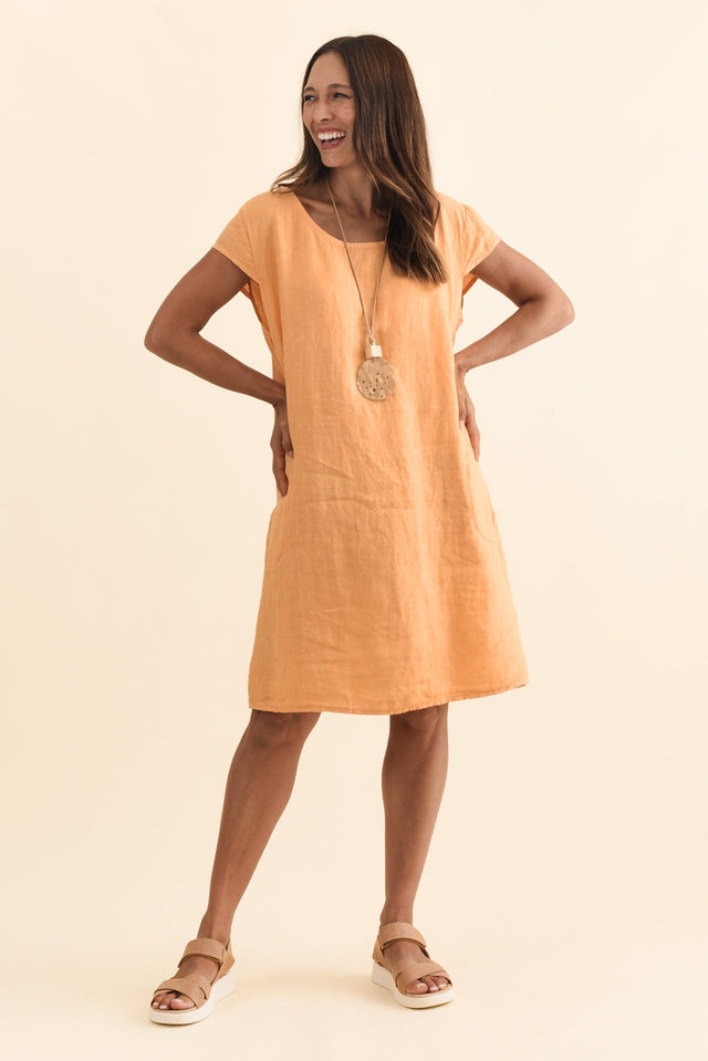 alt text|model:Cara image 3