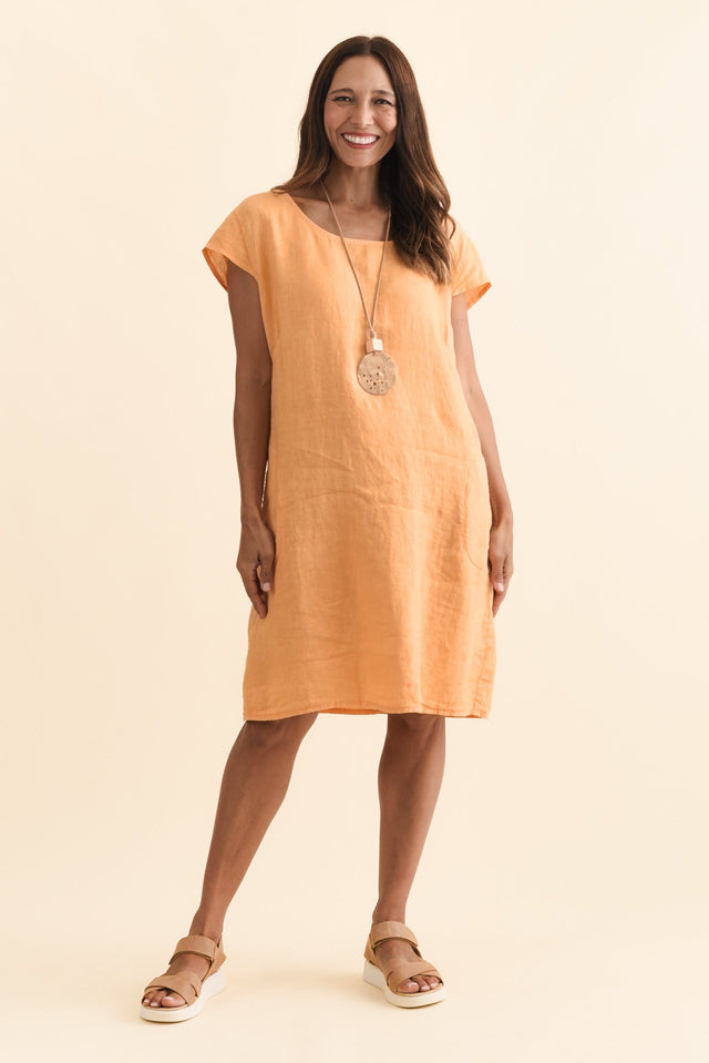 alt text|model:Cara image 7