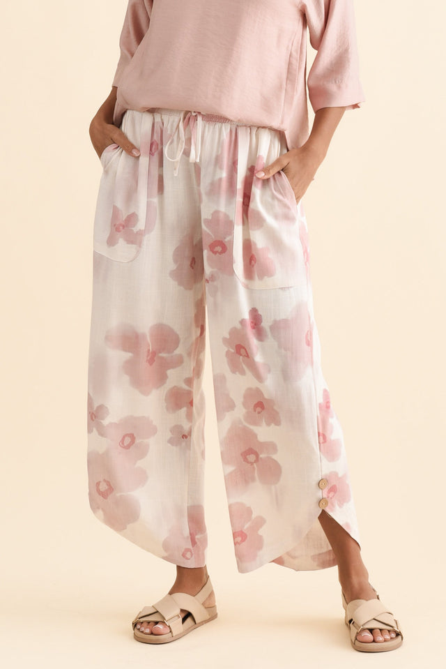 alt text|model:Brontie