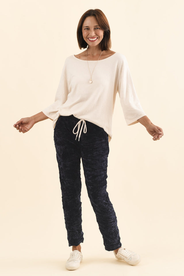 alt text|model:Cara image 6