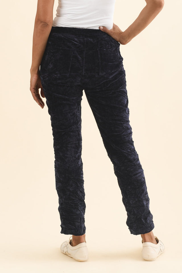 alt text|model:Cara image 4