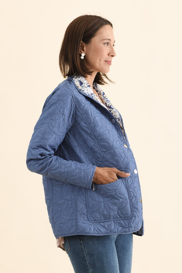 alt text|model:Cara image 4