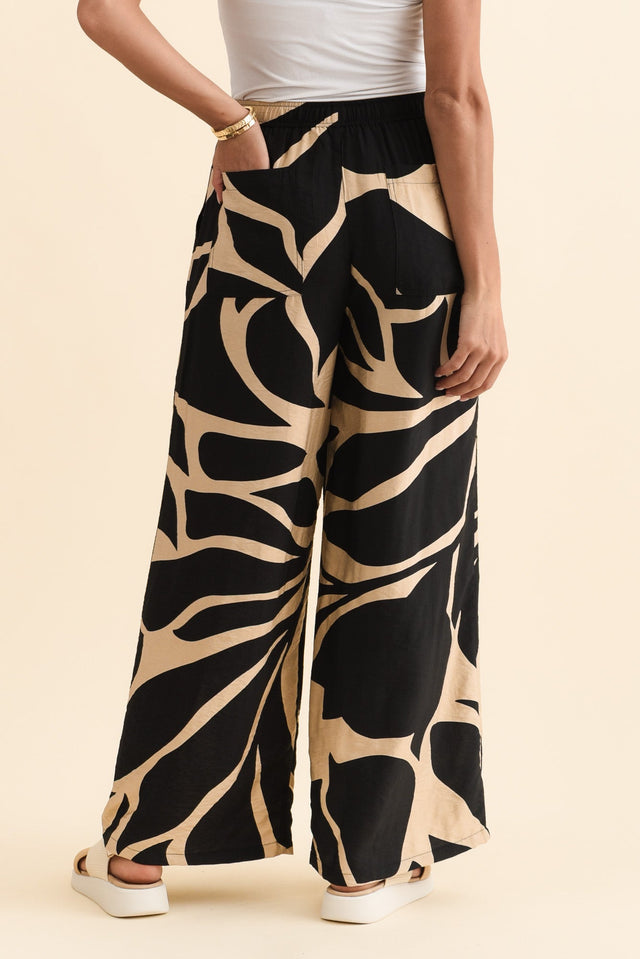 alt text|model:Brontie image 5