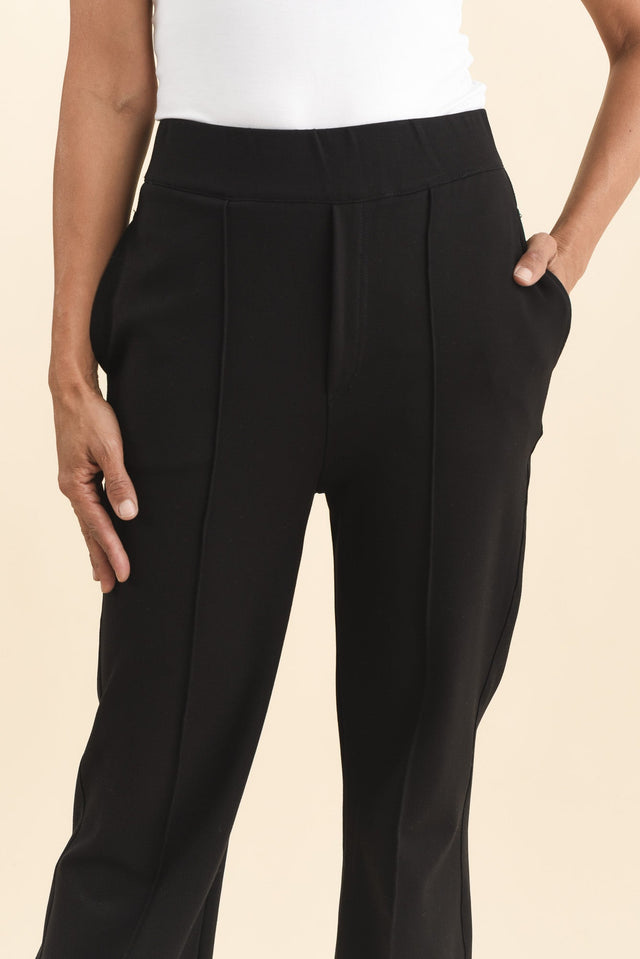 alt text|model:Cara image 5