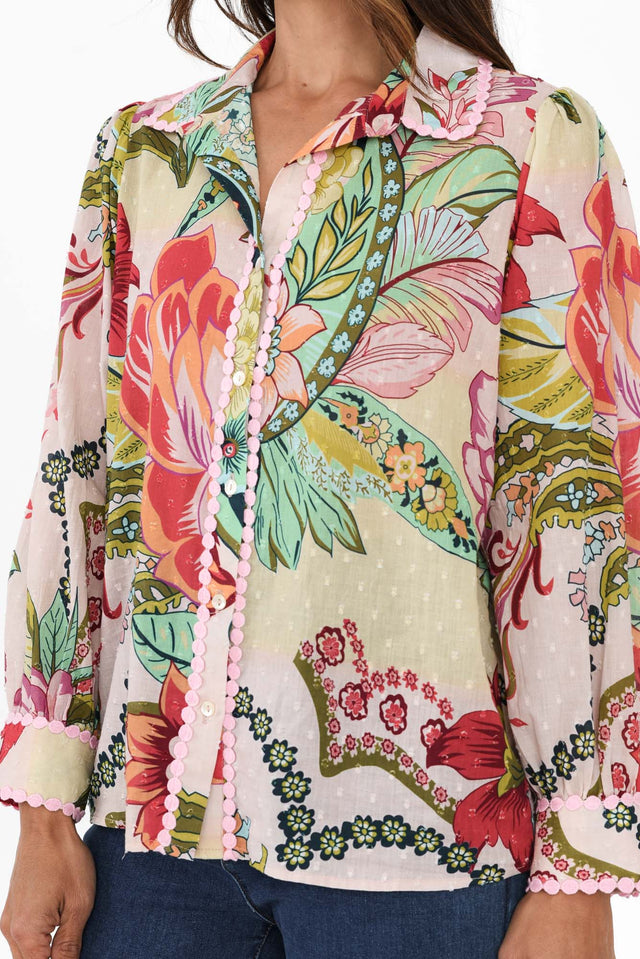 alt text|model:Cara image 6