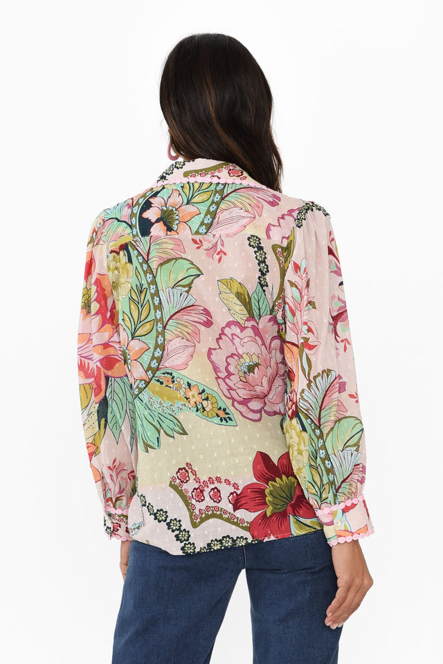 alt text|model:Cara image 5