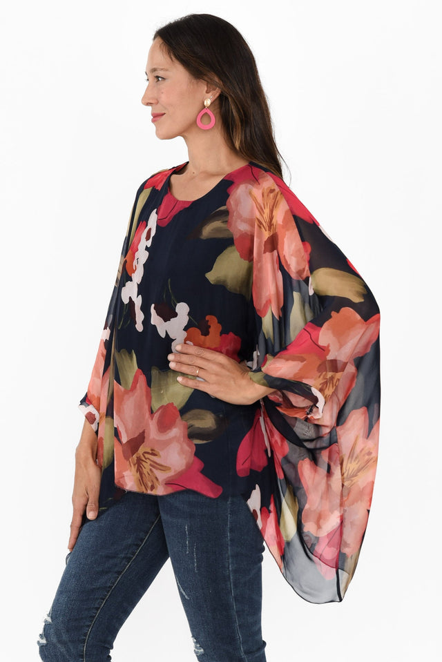 alt text|model:Cara image 3