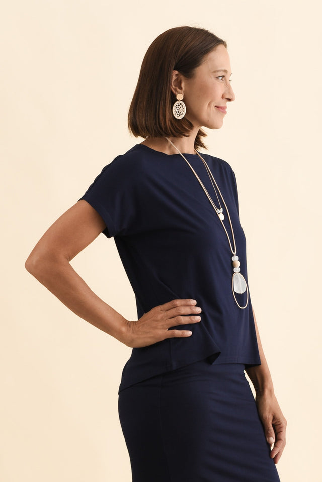 alt text|model:Cara image 3