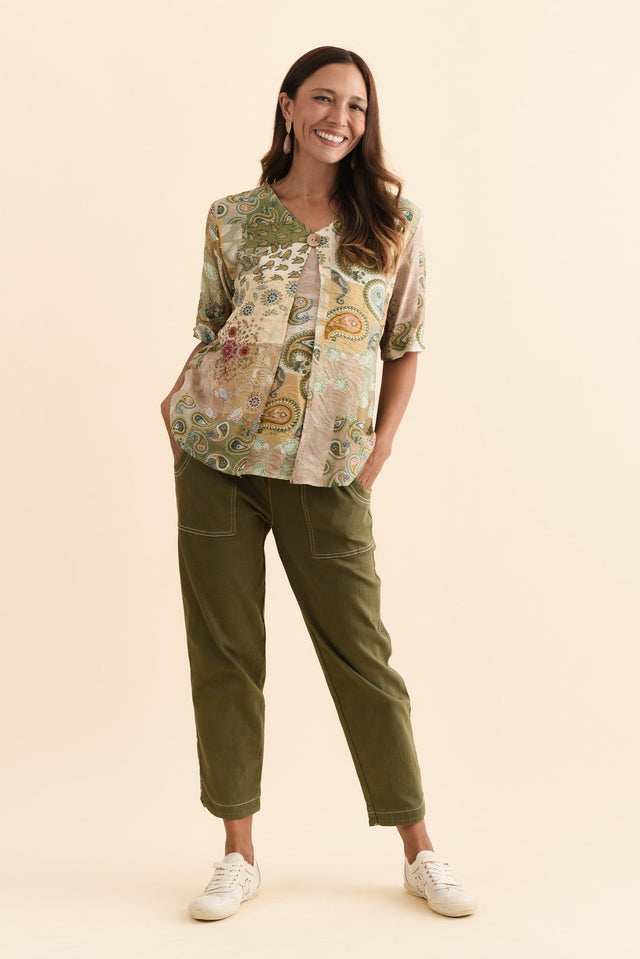 alt text|model:Cara image 3