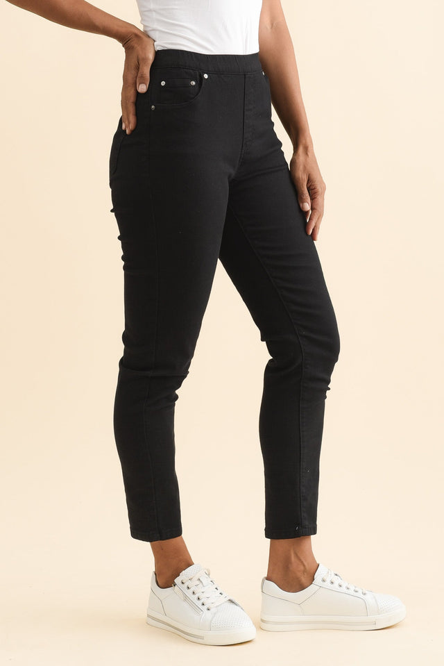 alt text|model:Cara image 4