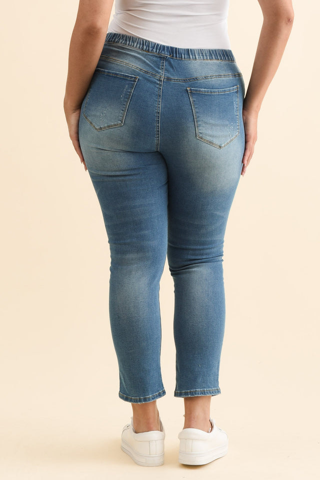 alt text|model: Emilia image 12