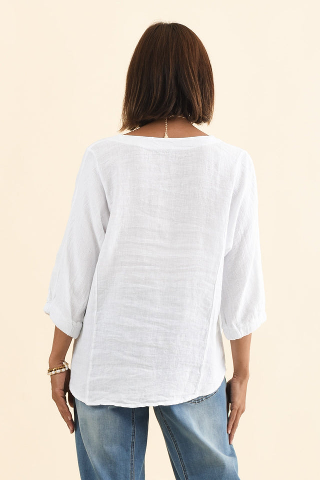 alt text|model:Cara image 4