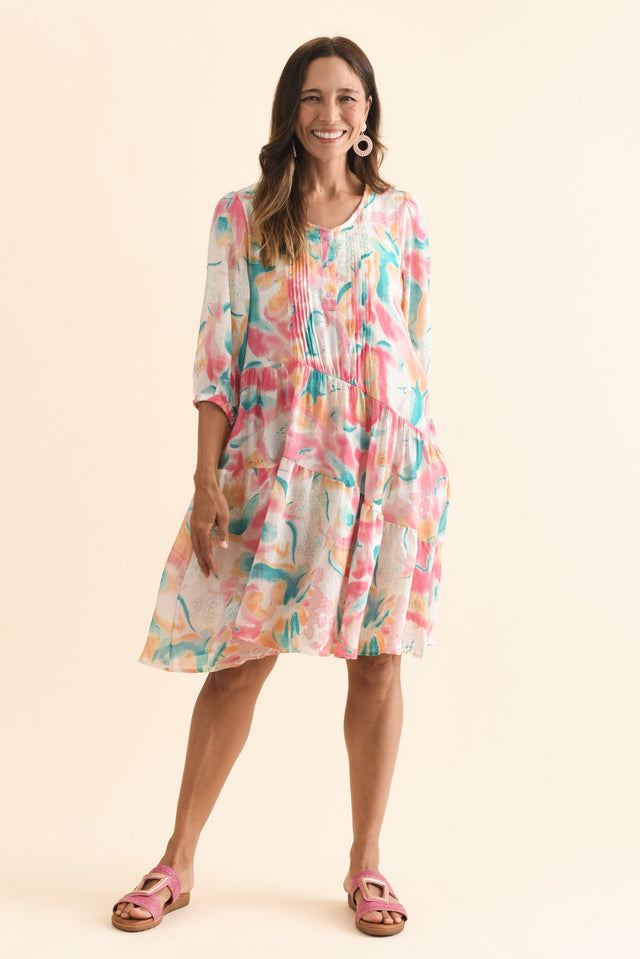 alt text|model:Cara image 3